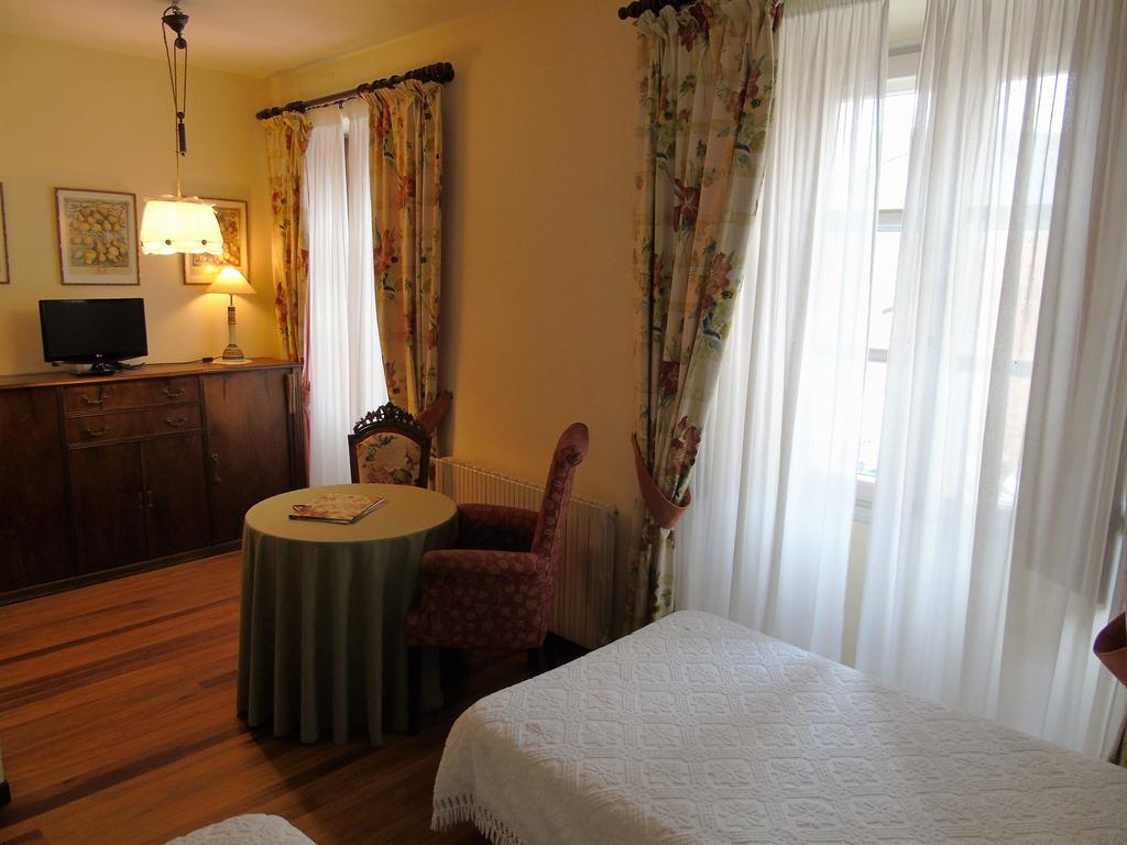 Casa Grande De Trives Bed & Breakfast Puebla de Trives Bilik gambar